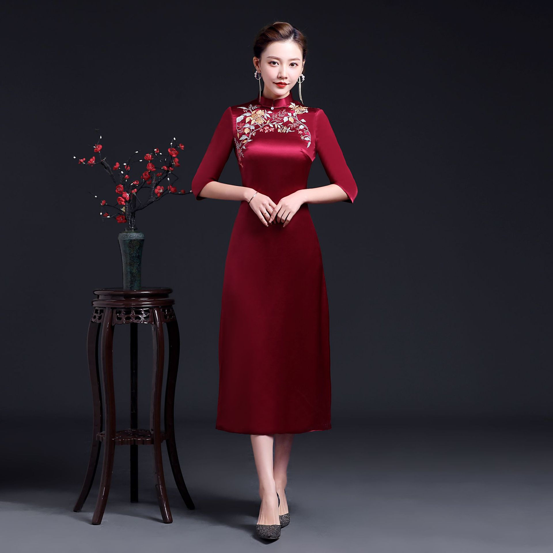 新款高档醋酸缎面绣花连衣裙大码显瘦端庄婚宴晚礼服春季