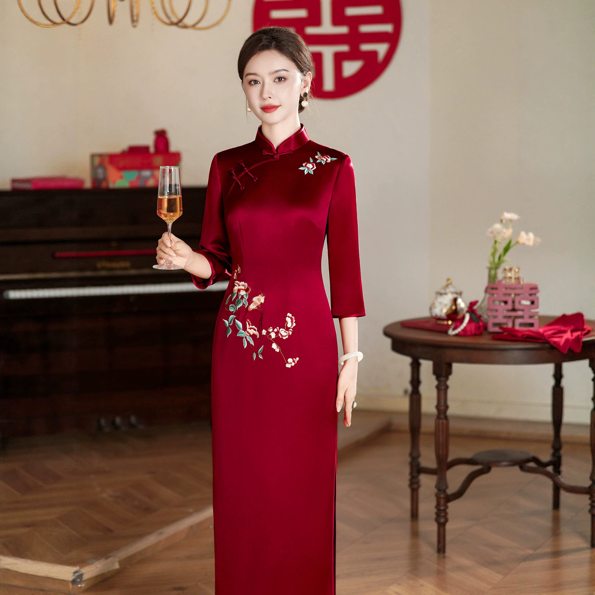 妈妈装酒红刺绣旗袍礼服