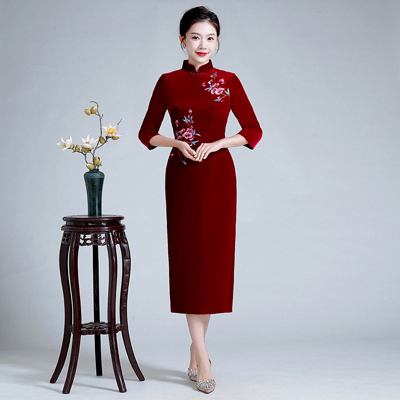新款喜婆婆婚宴装平时可穿结婚礼服高贵酒红色真丝绒绣花旗袍秋季