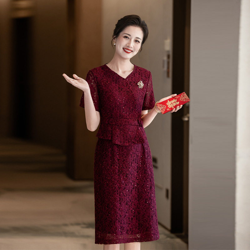 2026春新款妈妈礼服 粉色红色蕾丝荷叶边喜婆婆婚庆婚宴