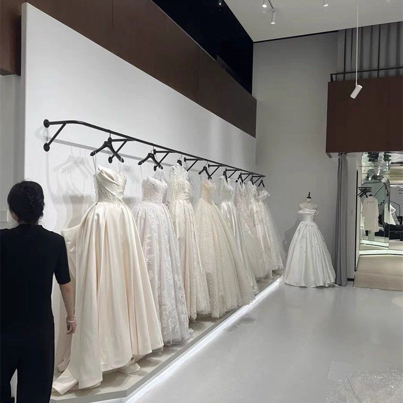 黑色婚纱架子上墙礼服展示架悬挂婚纱吊架壁挂陈列货架服装挂衣杆