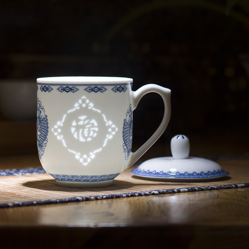 杯子带盖大容量陶瓷茶杯水杯青花玲珑瓷办公室缕空米通茶杯景德镇