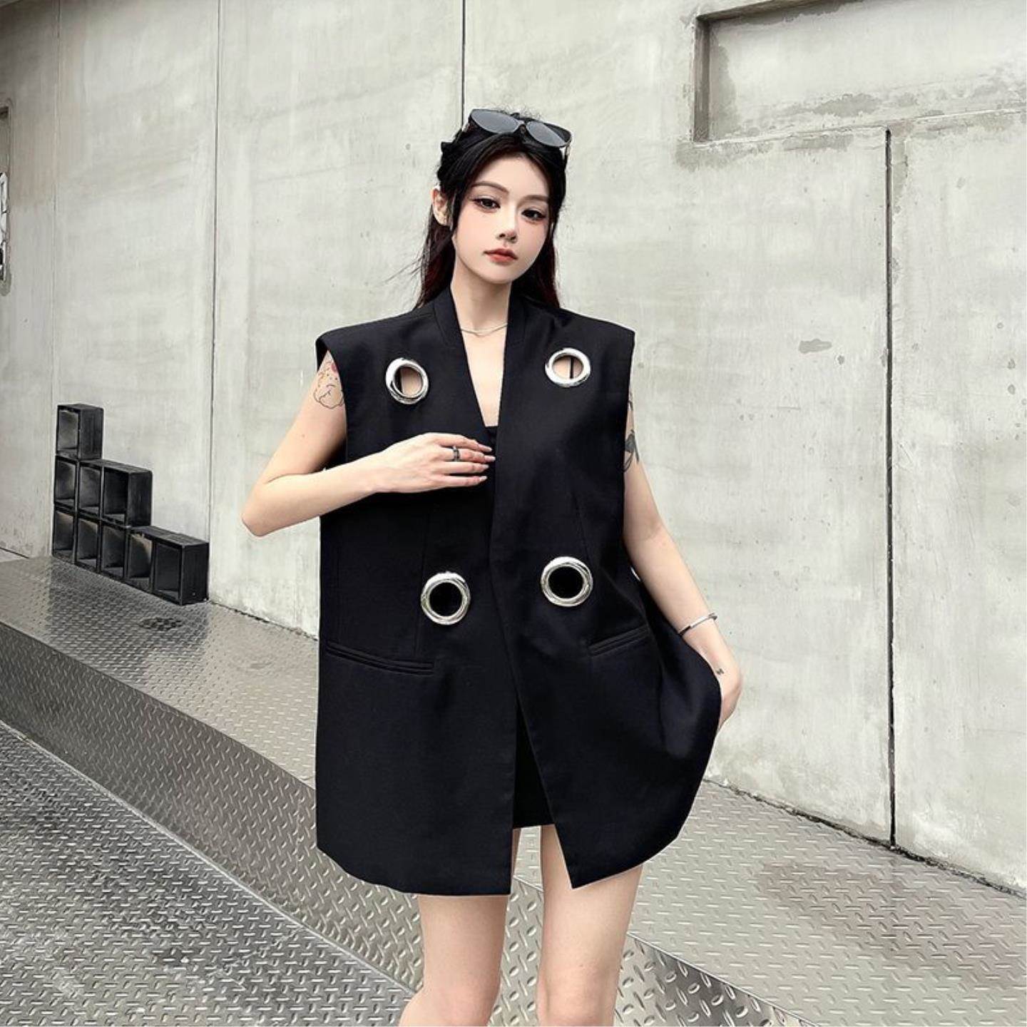 设计感圆环黑色西装马甲外套女夏季新款高级感时髦显瘦无袖坎肩潮
