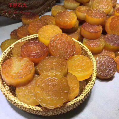 纯天然原石加工定制玛瑙玉髓月饼摆件装饰手把件中秋礼品创意礼盒