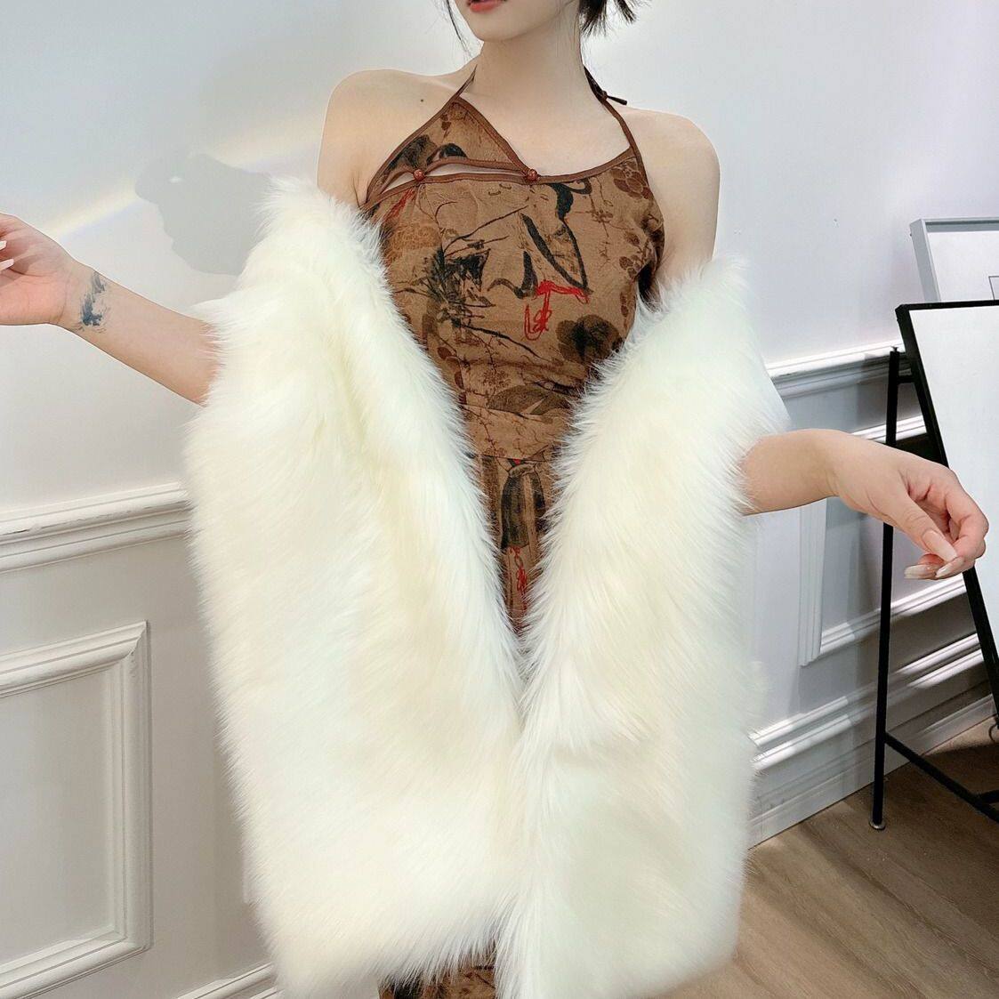 冬季仿皮草毛绒旗袍披肩女百搭新娘礼服晚宴婚纱外搭保暖围巾冬天