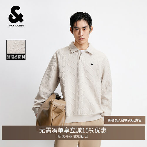 略宽松版型；polo领型；罗纹袖口及底摆