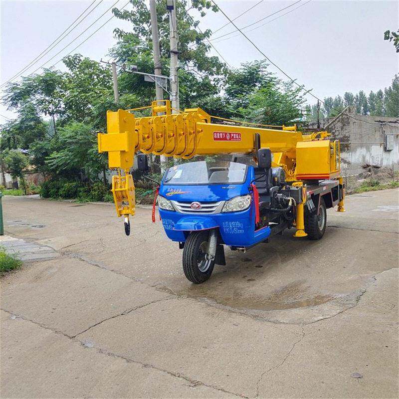 厂家直营建筑工程起重机锰钢吊臂液压转向灵活吨5吨三轮吊车