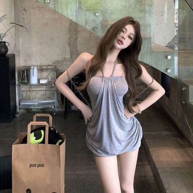 风情万种轻奢高级感纯欲辣妹美拉德穿搭修身抹胸挂脖包臀连衣裙