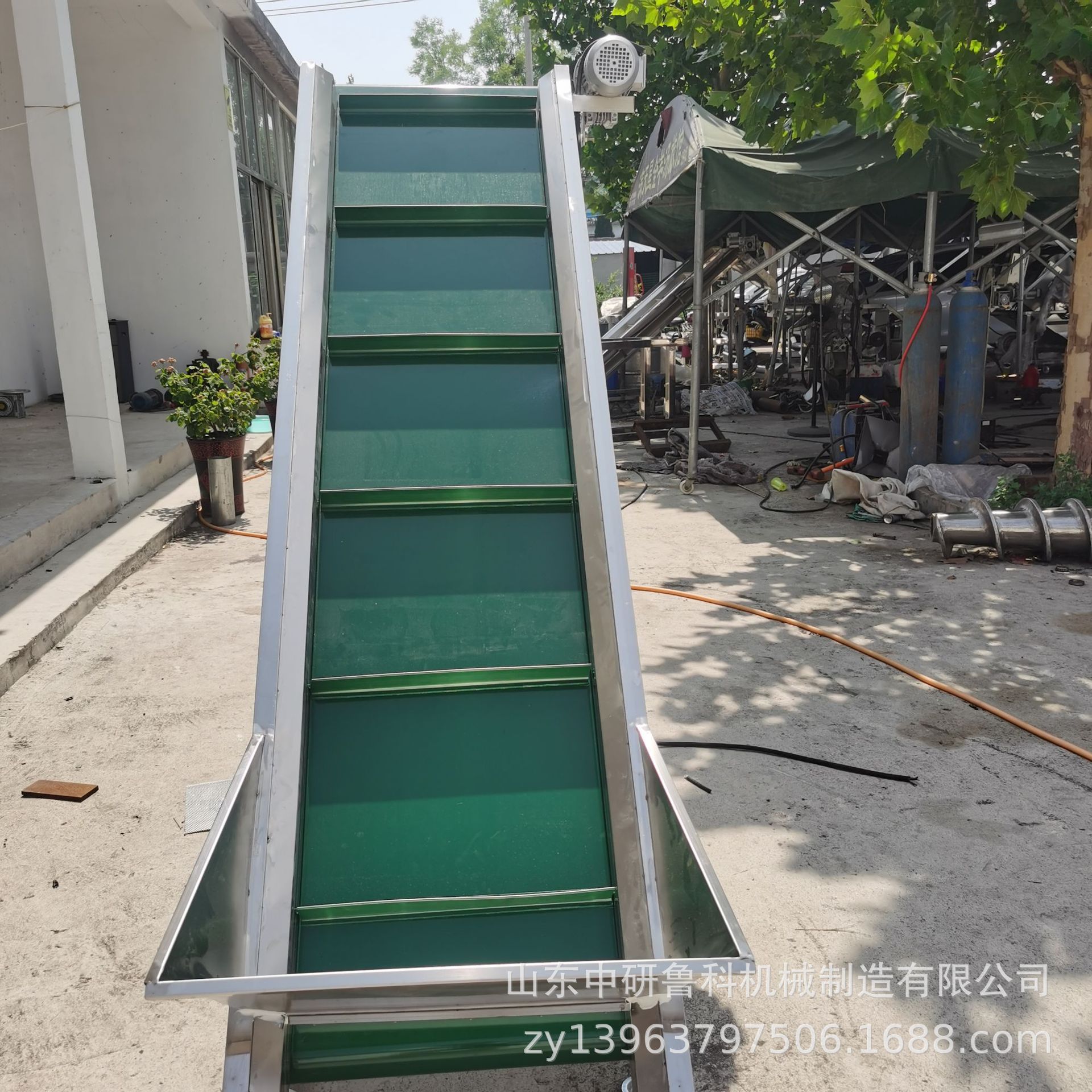 斗式爬坡输送机 装车卸货物流分拣传送带 PVC带水平流水线图片