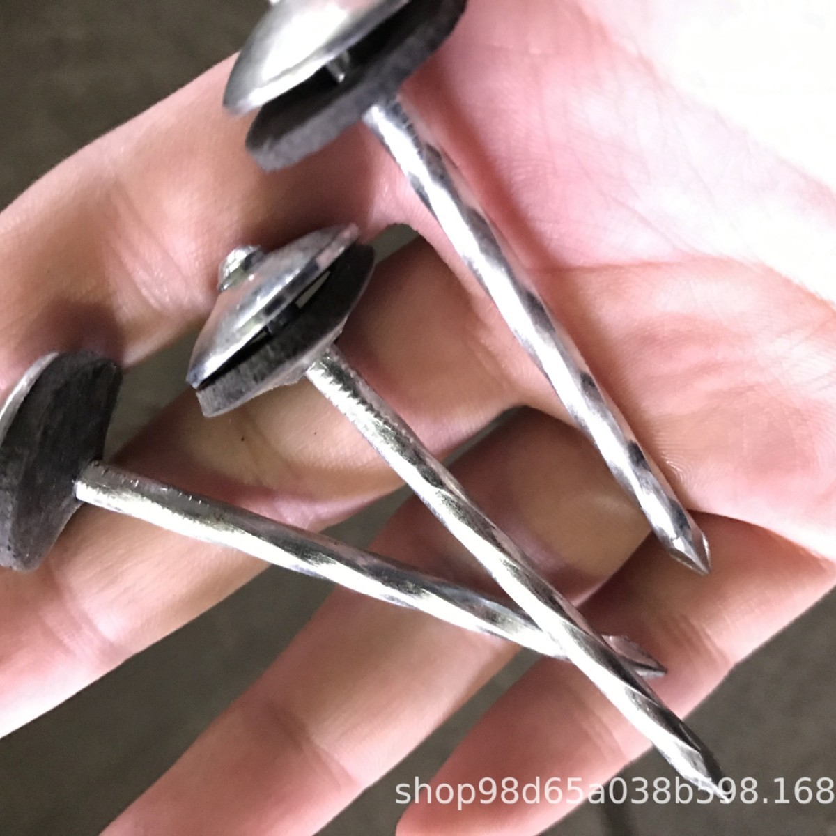 带胶皮垫型号齐全石棉瓦钉瓦楞钉大头钉屋顶钉厂家现货直发图片