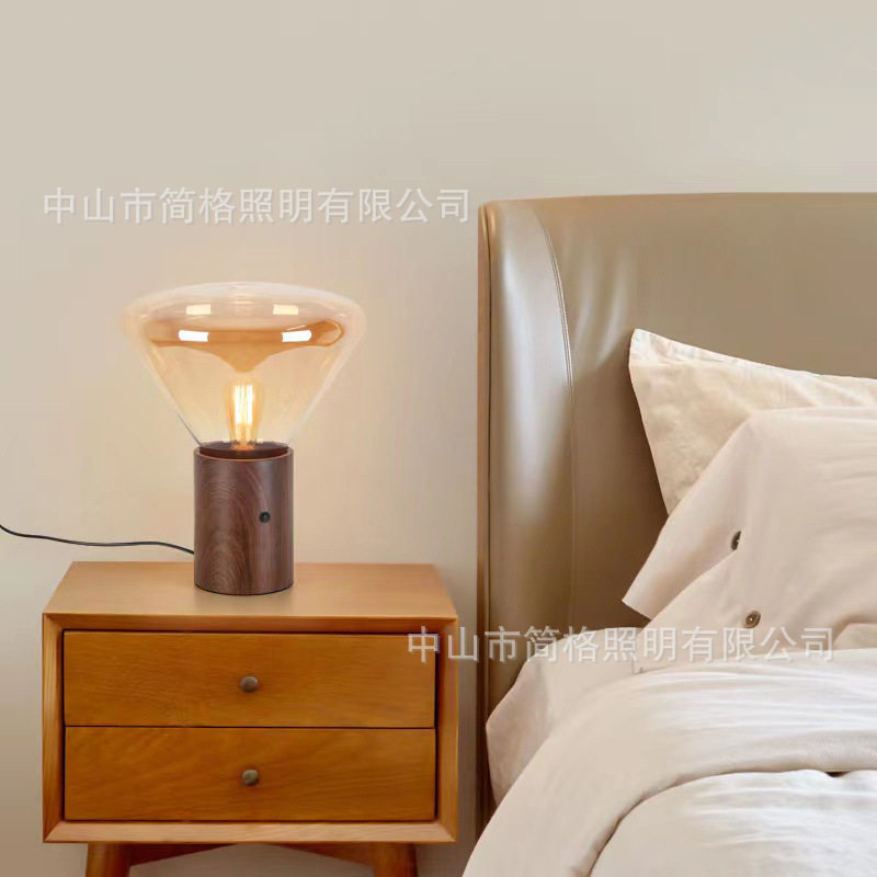 现代轻奢台灯万枫设计师酒店卧室床头灯玻璃创意高级感客厅装饰灯图片