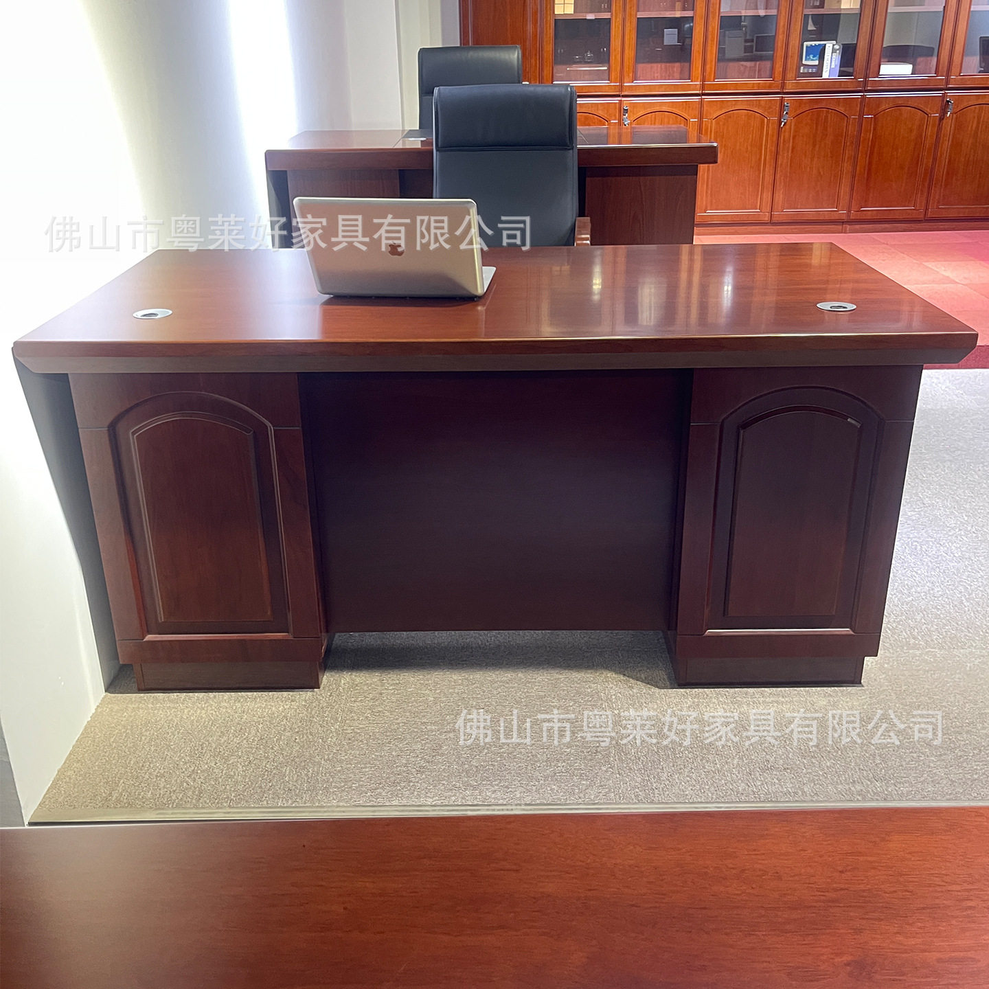 胡桃色班台办公桌单人位桌主管办公桌电脑桌职员工作台带锁带抽屉图片
