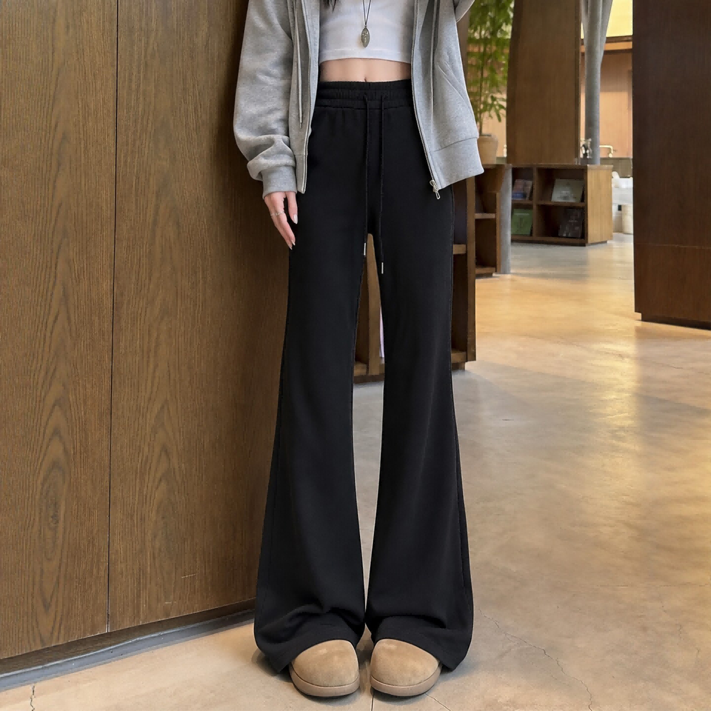 黑色微喇运动裤女2026新款秋季高腰显瘦马蹄裤休闲小个子喇叭卫裤