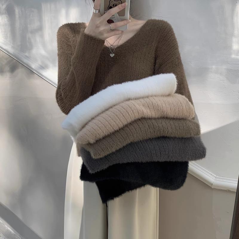 慵懒风软糯V领短款毛衣女
