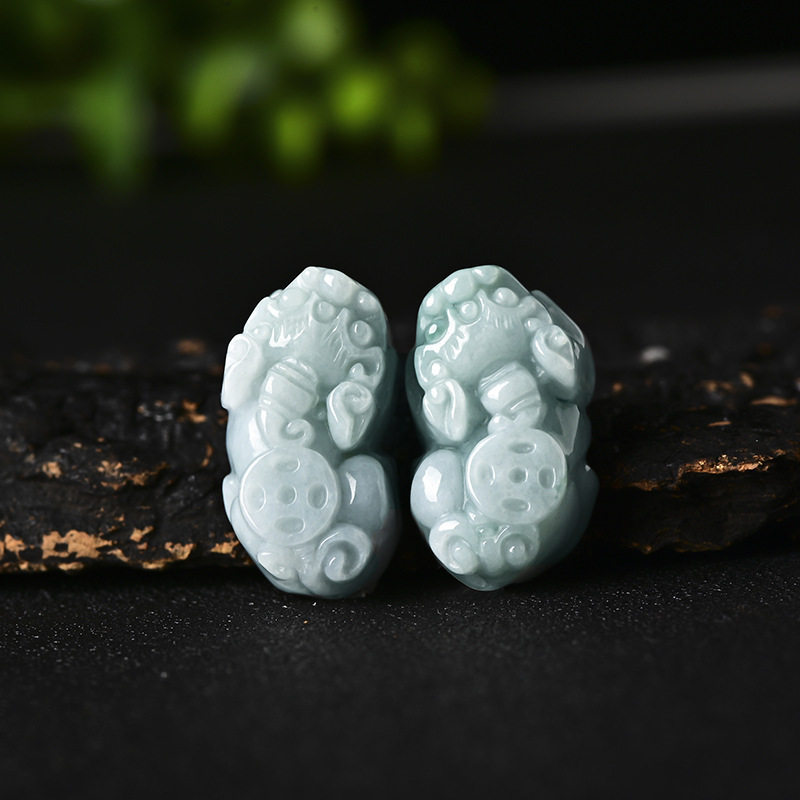 天然A货翡翠吊坠批发 小号一金钱貔貅翡翠缅甸玉皮休豆色貔貅现货