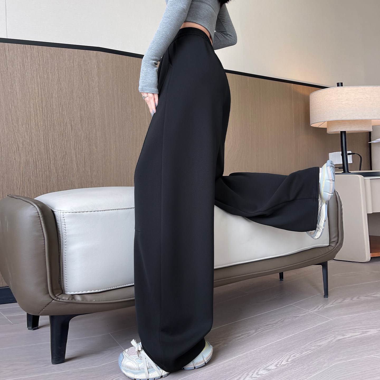 黑色早春弯刀运动卫裤女秋冬季2026新款大码宽松胖mm休闲阔腿裤子