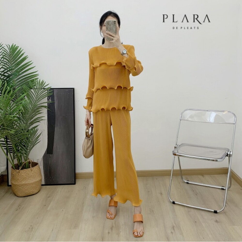 Plara褶皱荷叶边上衣+裤子套装(适合88码)