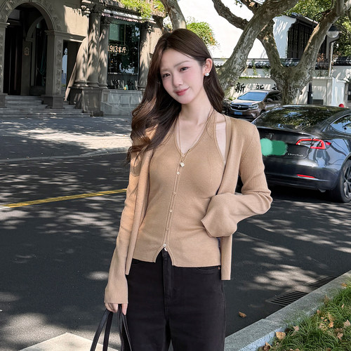 33来了「叠搭cp」修身显瘦V领挂脖针织开衫两件套女秋季叠穿上衣