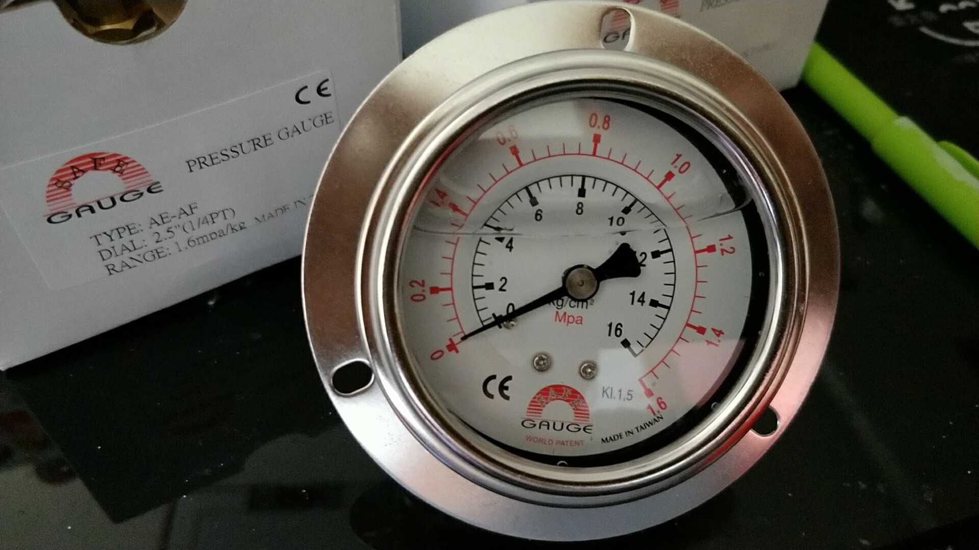 包邮AE-AF台湾华记压力表2.5kg1/4PT1.6mp不锈钢轴向充油耐振