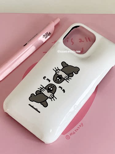 韩系秋冬新款时尚艺术皮质小海豹填充棉鼓包适用于iphone14promax/13pro手机壳可爱苹果15/12/11