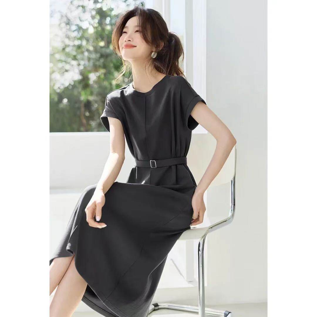 沫晗依美慵懒掐腰休闲宽松量感T恤小个子连衣裙2026夏季新款长裙
