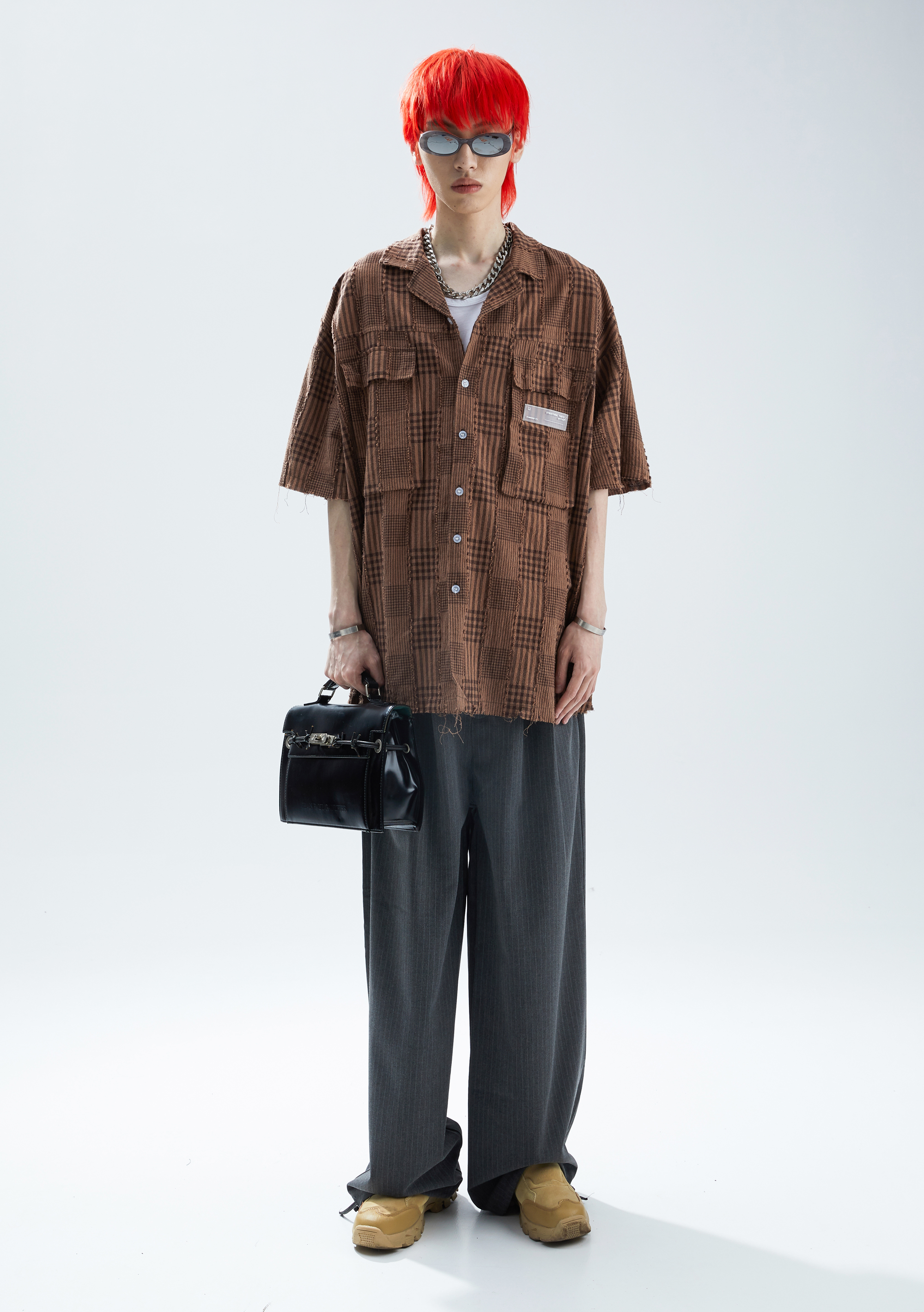 大面积破坏棕色格子衬衫