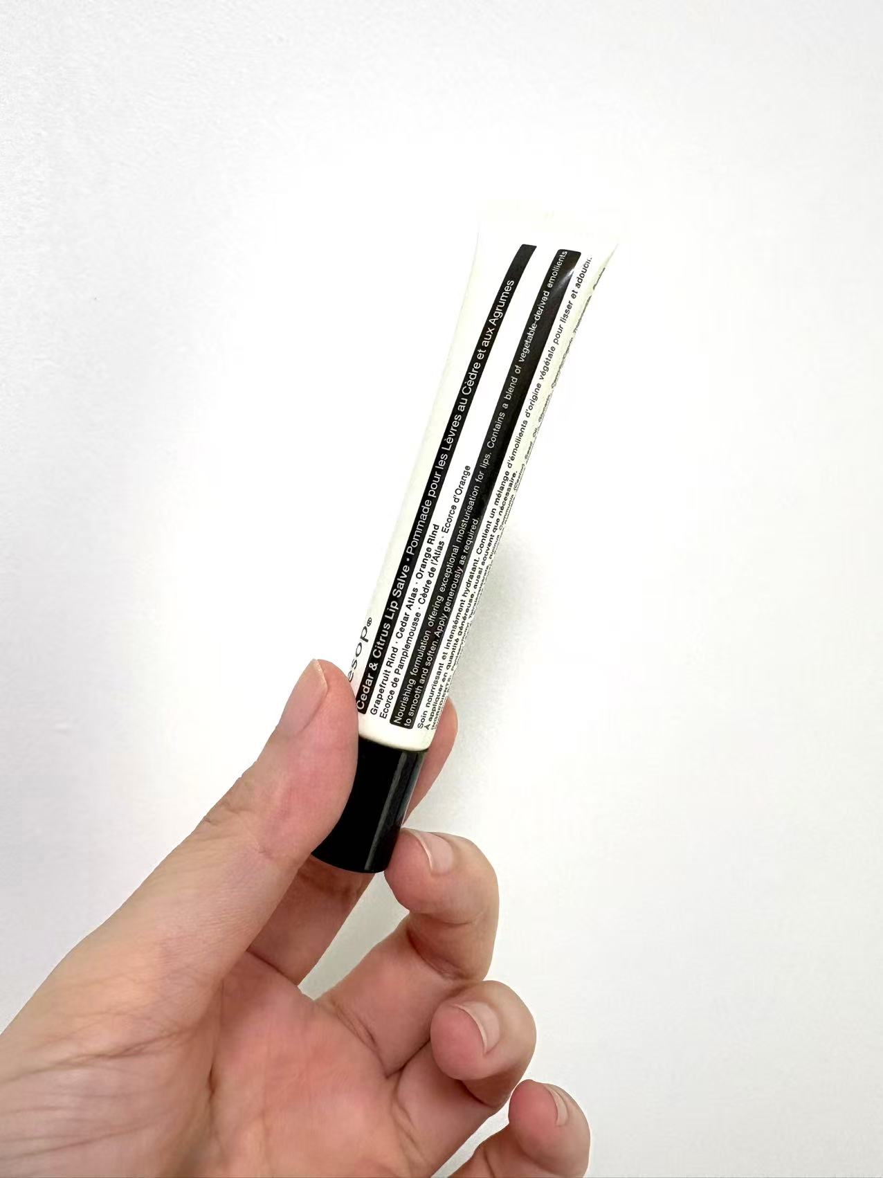 纯天然植物提取!伊*S雪松柑橘润唇膏9ml滋润保湿不刺激敏感肌可用