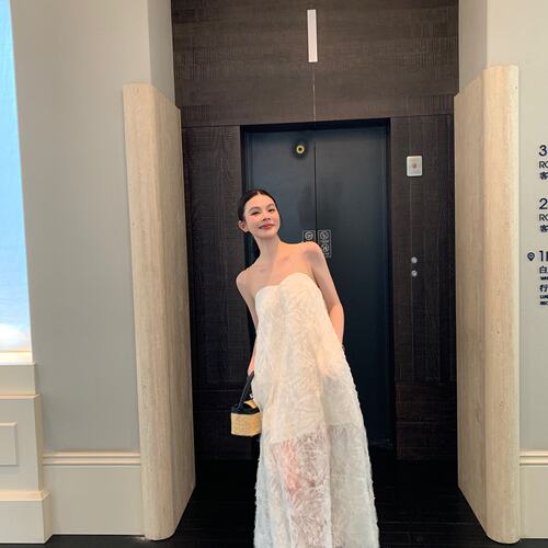 le rouge周美美 朦胧柔纱蕾丝剪花手工钉珠抹胸轻礼服连衣裙