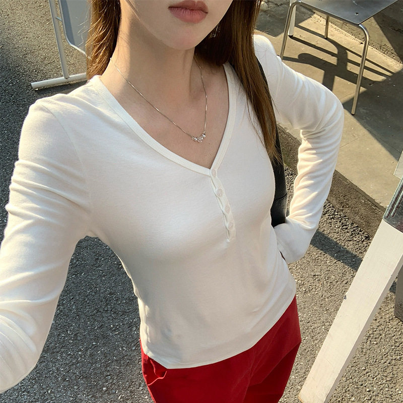 纽扣v领金品羊绒女士针织打底衫