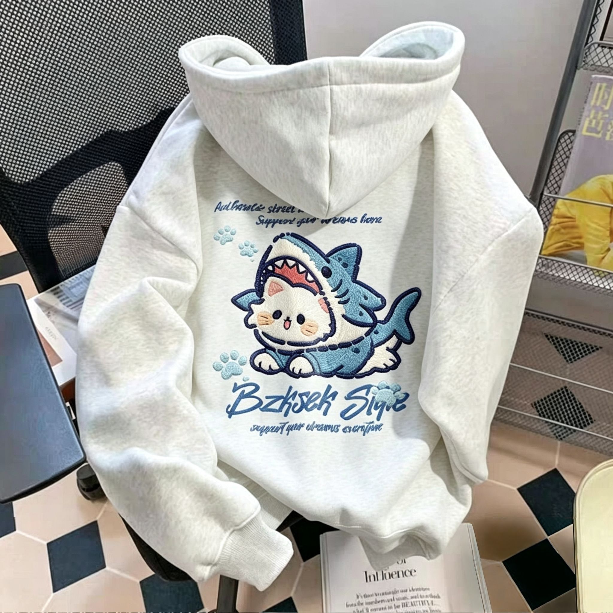 男女童秋冬加绒新款猫咪鲨鱼印花童装简约百搭连帽卫衣中大童上衣
