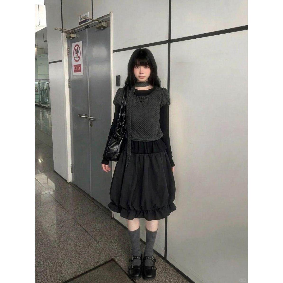韩系y2k轻亚风波点短袖上衣+黑色内搭+花苞半裙古早感三件套秋季