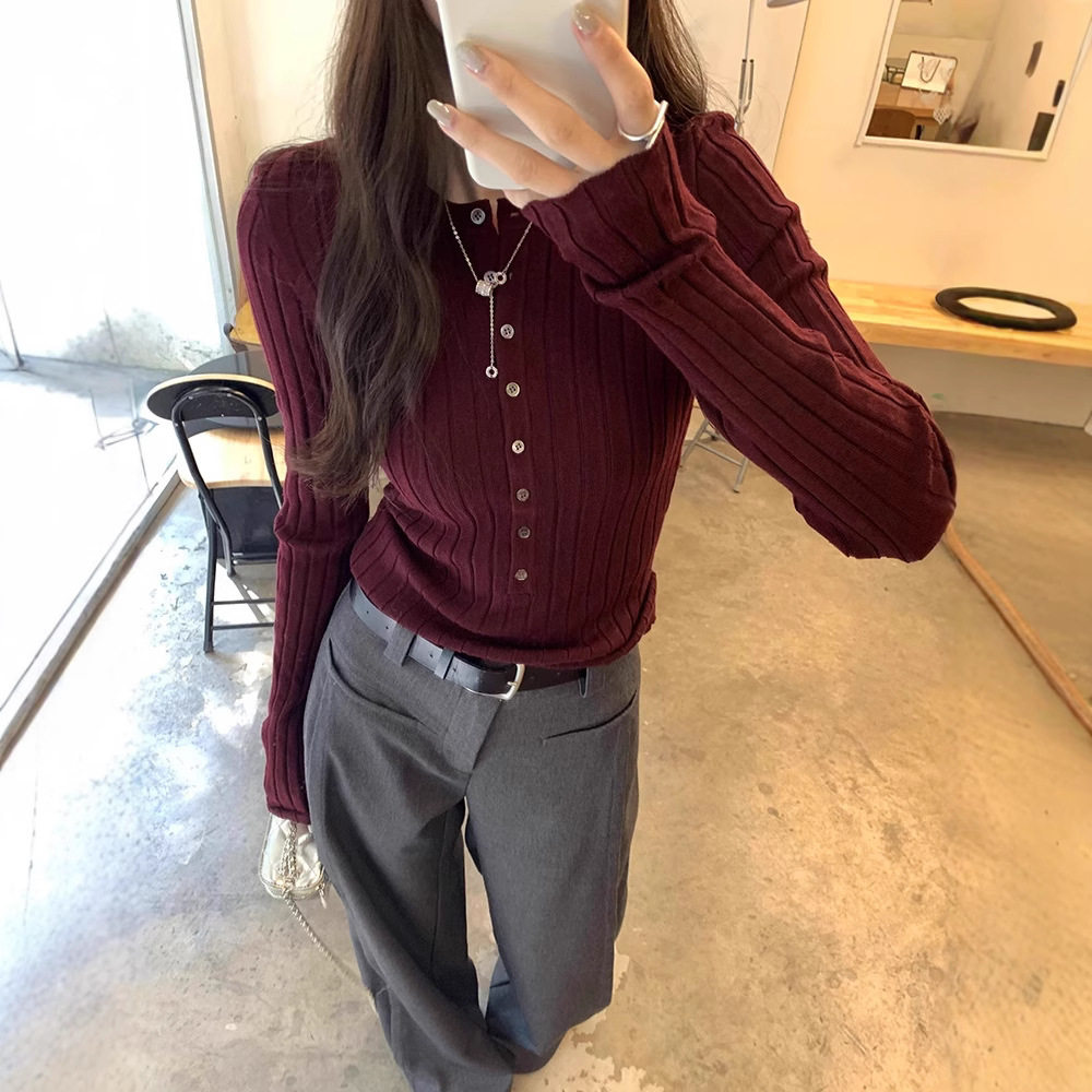 法式高级感红色针织打底衫内搭上衣女秋冬外穿设计感修身短款毛衣