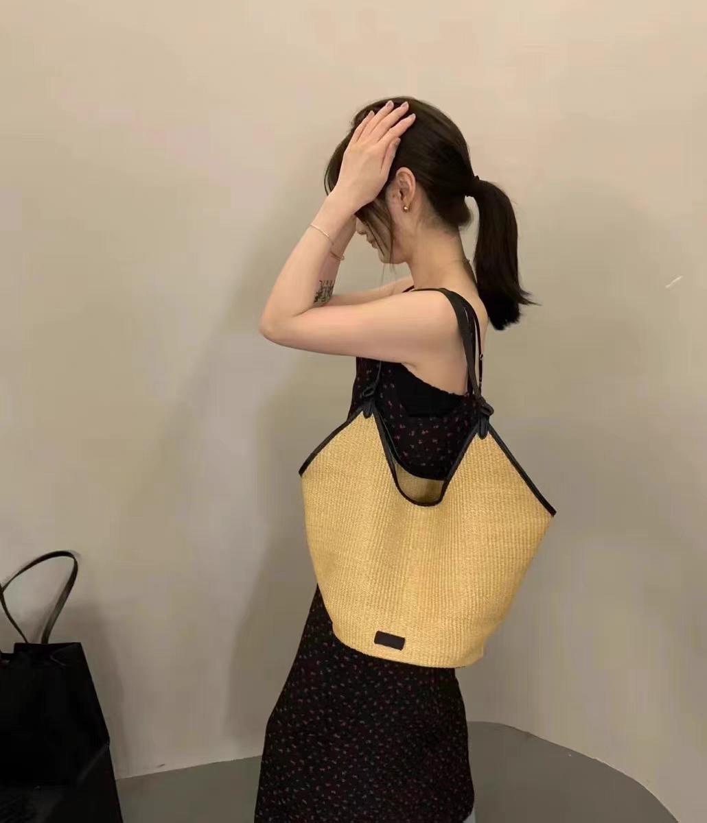 大容量拉菲草编腋下包包女式2025新款夏季小众设计单肩通勤编织包