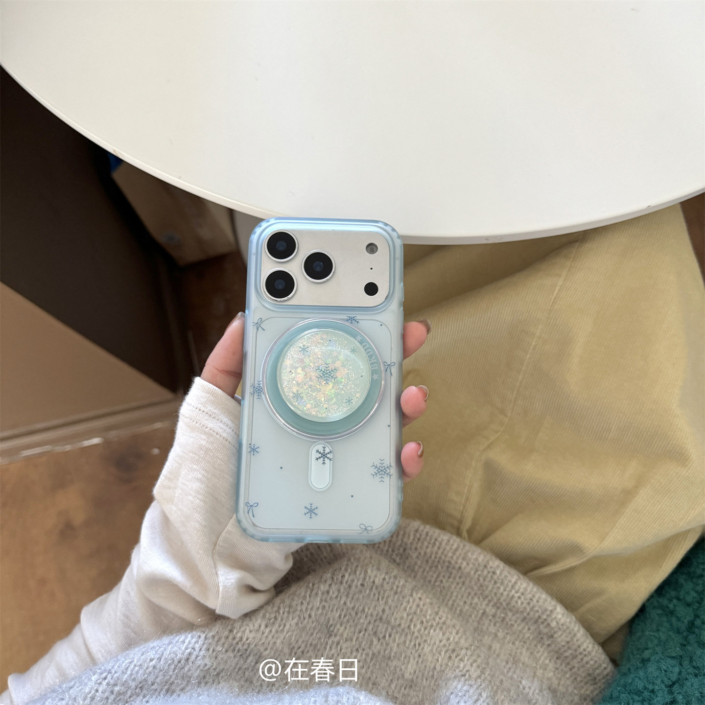 在春日韩系小清新婴儿蓝丝带雪花流沙磁吸支架适用iPhone17p