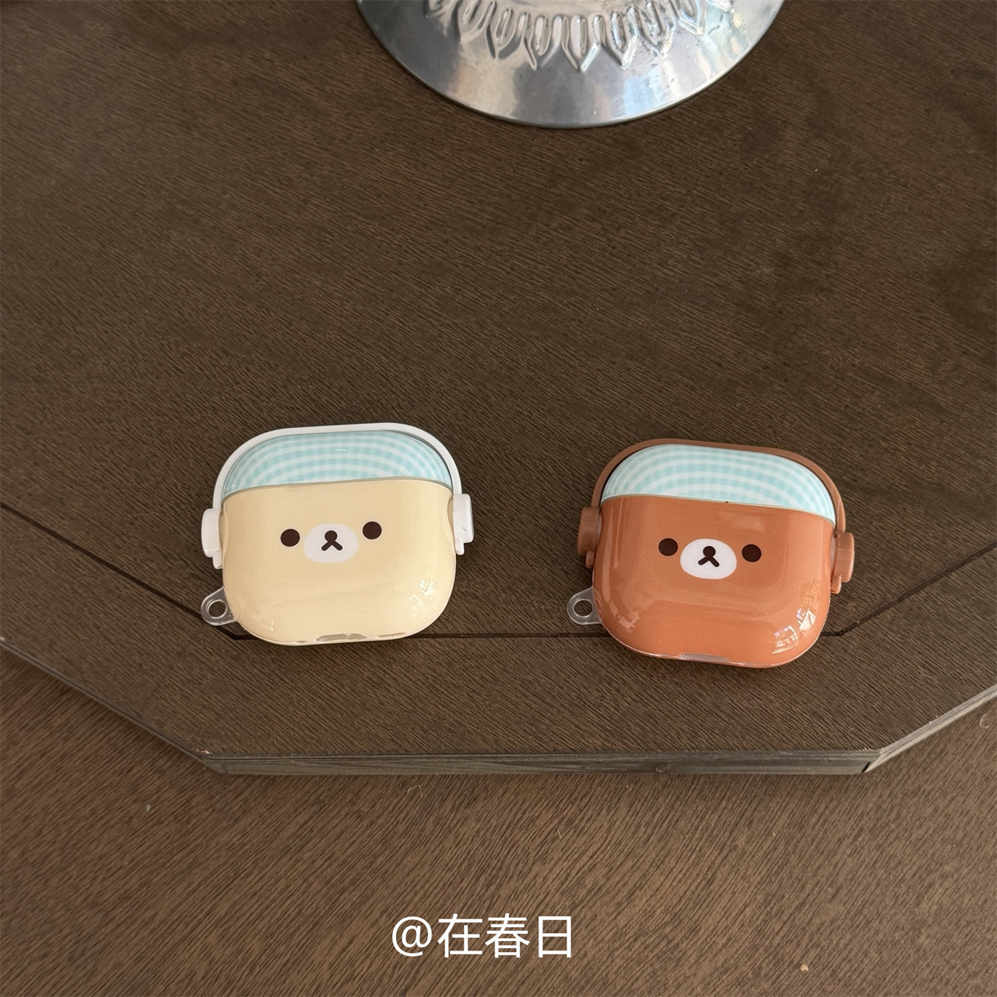 在春日趣味听音乐自嘲熊轻松熊耳机套适用AirPods pro1/2代无线蓝牙保护壳苹果4代软壳2代女生AirPods pro3代