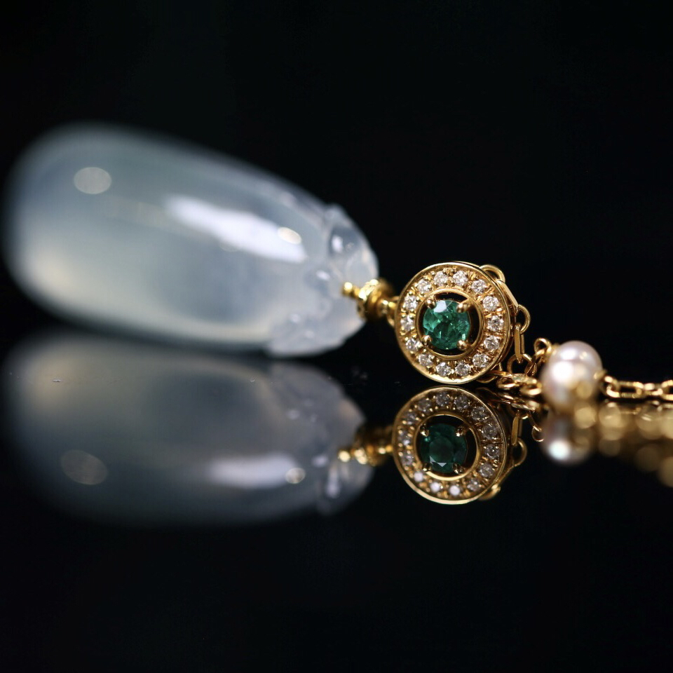 慕古珠宝18K金天然翡翠A货冰种福瓜吊坠MU4YC39B8