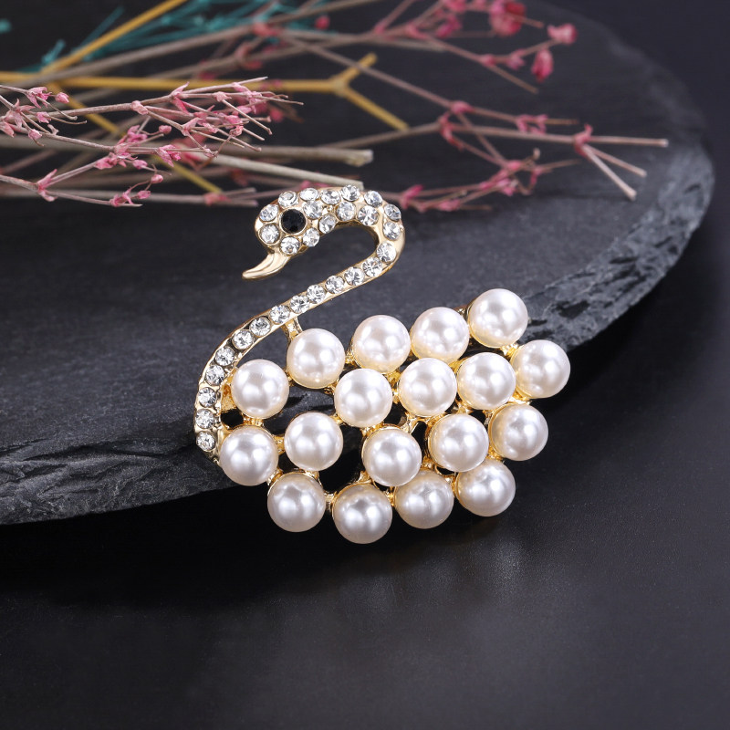 唯曼经典复古合金珍珠天鹅胸针女