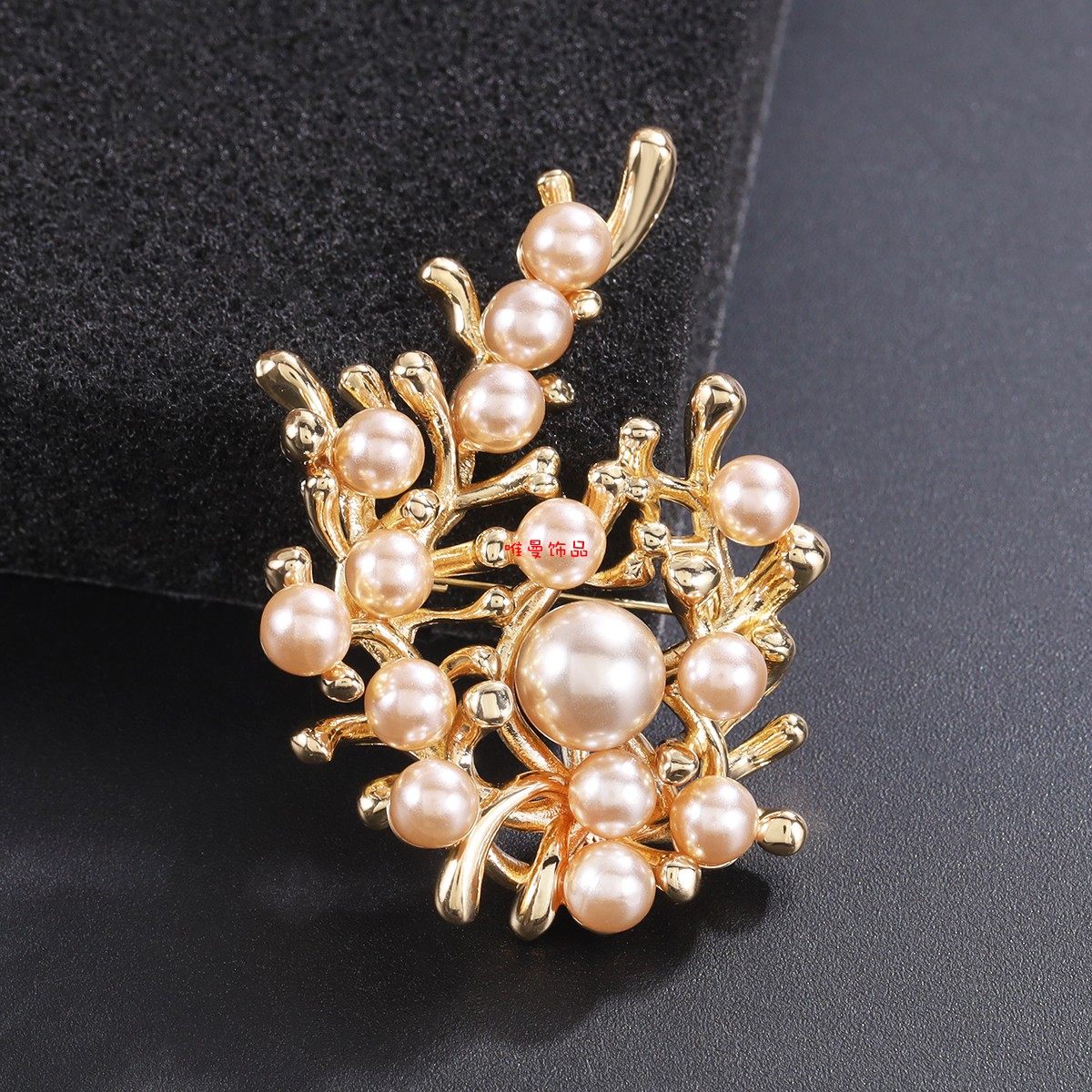 法式小香风女士胸针合金镶嵌仿珍珠固定别针服装防走光领口装饰品,饰品/流行首饰/时尚饰品新,胸针,淘宝优惠券,粉丝福利购,淘宝优惠卷