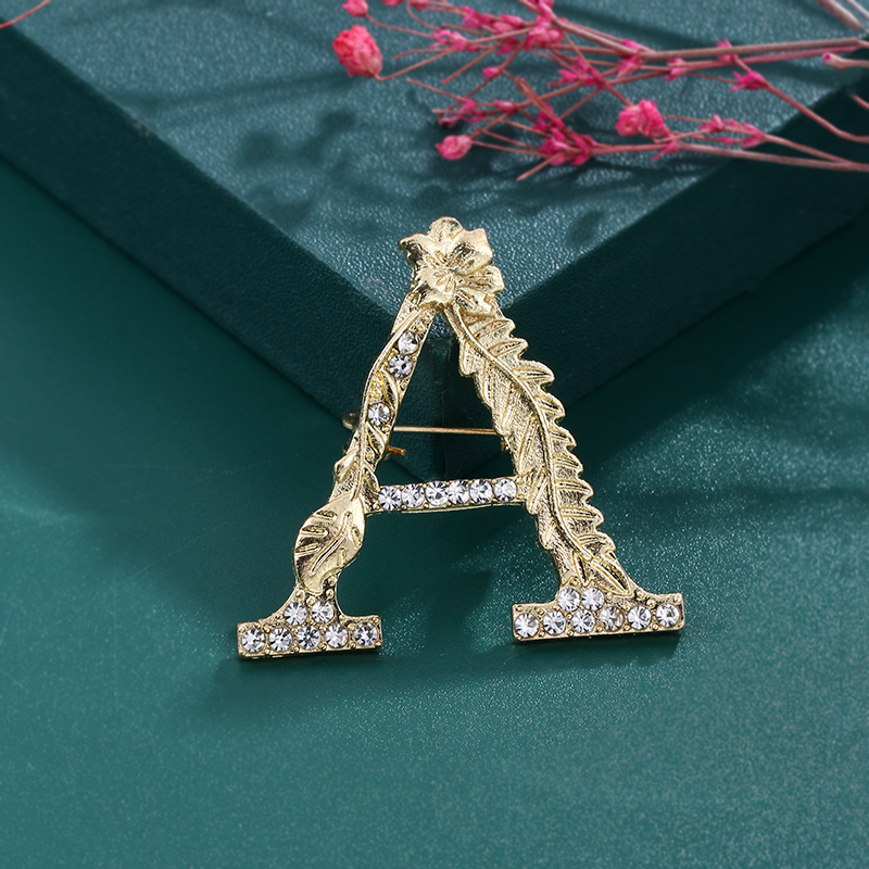 复古字母胸针同款别针服装配饰