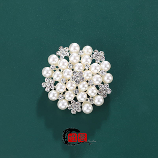珍珠镶钻雪花个性 大衣别针扣胸花潮 胸针小香风气质典雅时尚 OL西装