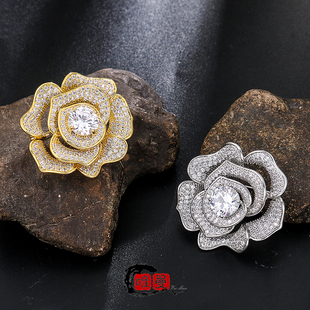 新款 百搭配饰品 时尚 高档镶嵌锆石玫瑰花朵镀金胸针轻奢气质服装