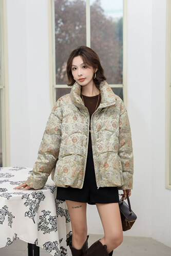 2026新款羽绒服女短款加厚保暖白鸭绒外套时尚百搭显瘦amo3145