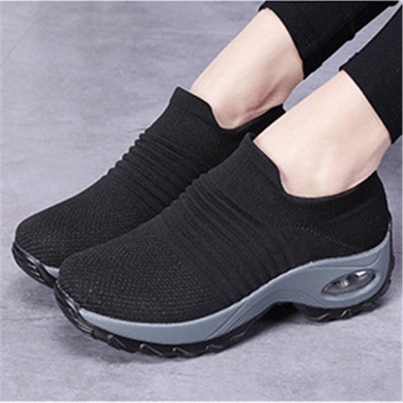 春秋女鞋2026新款软底透气坡跟鞋不累脚妈妈运动鞋夏季薄款网布鞋