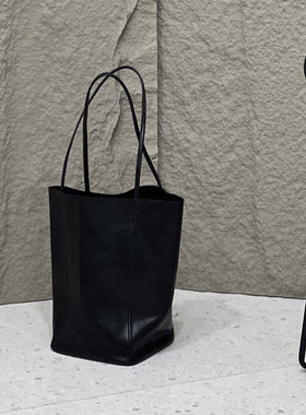 植鞣牛皮大水桶包简约经典质感大容量单肩水桶包