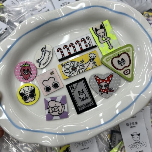 搞怪卡通双面胶布标服装辅料织定制手帐帖领标本子粘标贴纸可定制