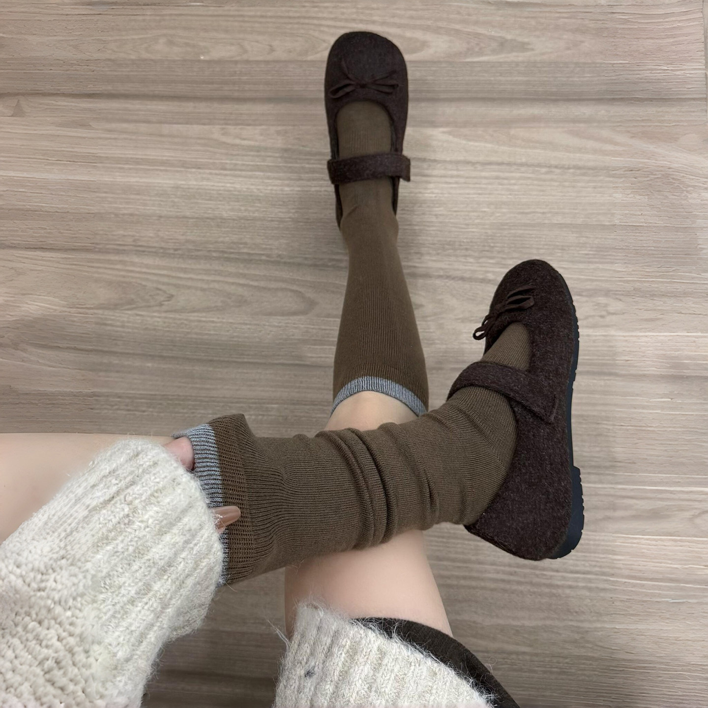 秋冬这个土土的咖色实在太好搭!妥妥的韩系女高~袜子女桑蚕丝羊毛