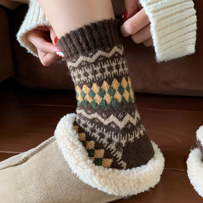 费尔岛新袜子~浓郁咖啡+复古菱格设计真的太适合秋冬了~袜子女暖
