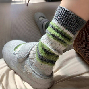 日杂感绿色系～糯叽叽的拼接条纹袜点亮秋冬！粗针羊毛秋冬袜子女