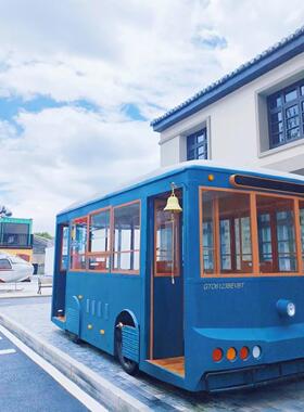 复古有轨电车模型大型火车头