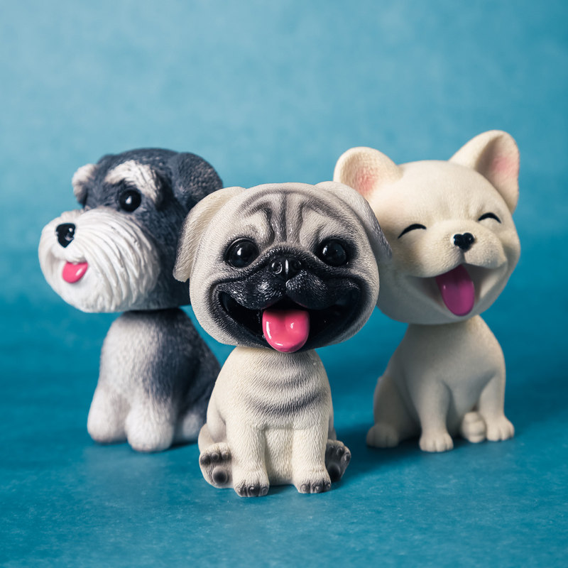 玩悦计划开心萌狗狗创意汽车摇头树脂摆件巴哥法斗金毛雪纳瑞模型